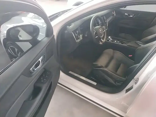 Volvo S60 — Фото автомобиля 15