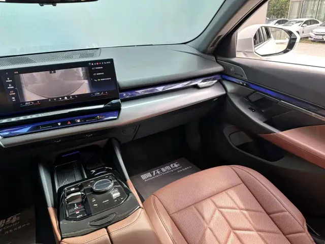 BMW 5 Series — Фото автомобиля 7