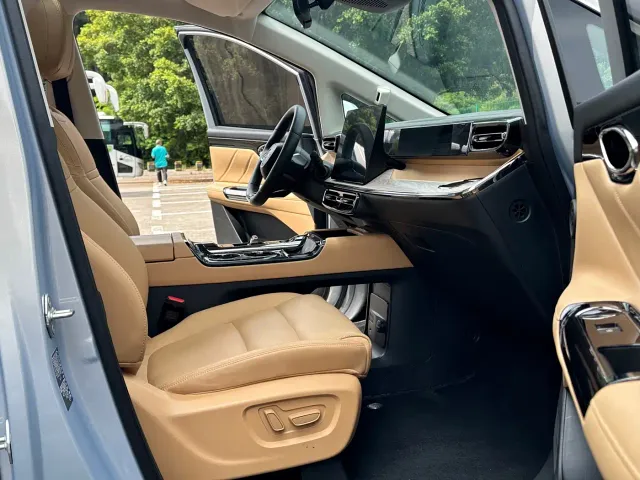 GAC Trumpchi E8 — Фото автомобиля 6