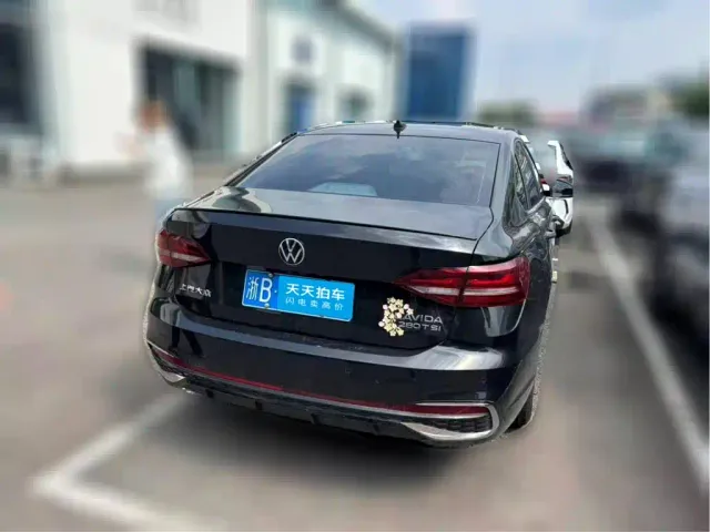 Volkswagen Lavida — Фото автомобиля 2