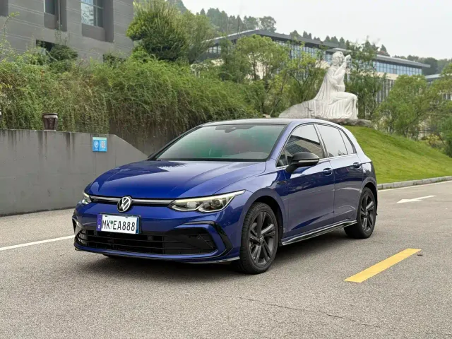 Фотография автомобиля — Volkswagen Golf