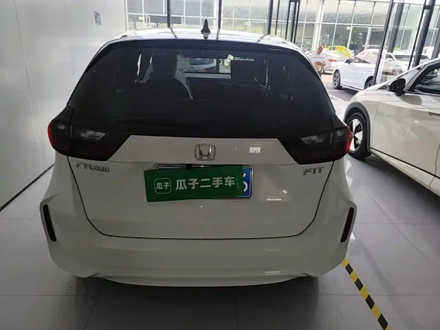 Honda Fit — Фото автомобиля 3