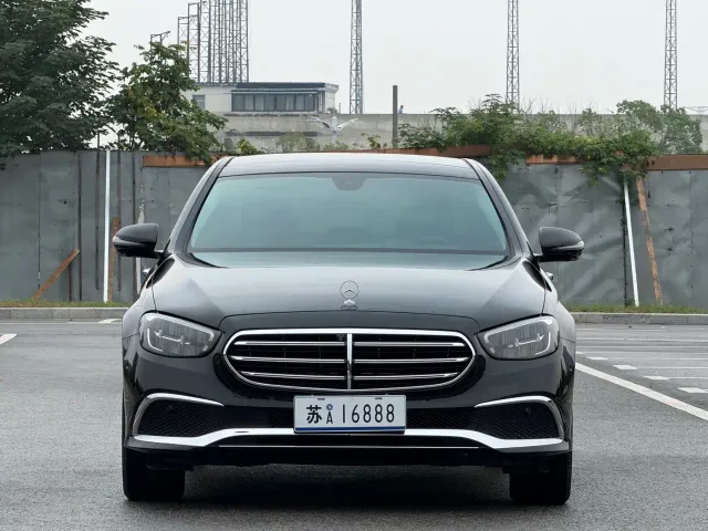 Mercedes-Benz E-Class — Фото автомобиля 2