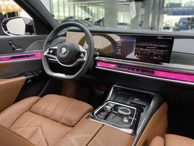 BMW 7 Series — Фото автомобиля 27