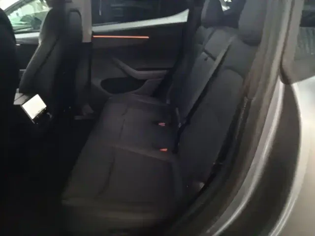 Tesla Model Y — Фото автомобиля 16