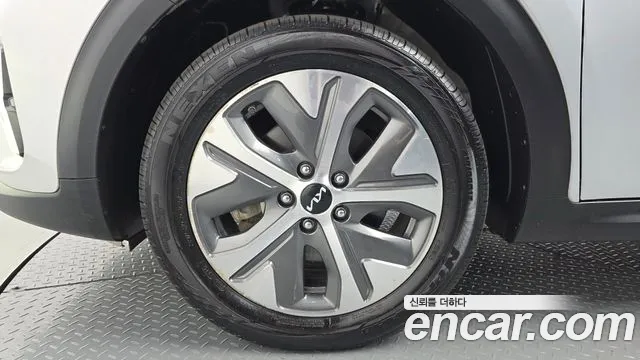 Kia Niro — Фото автомобиля 4