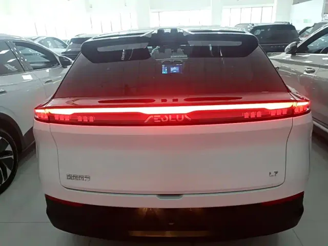 Dongfeng Fengshen L7 — Фото автомобиля 5