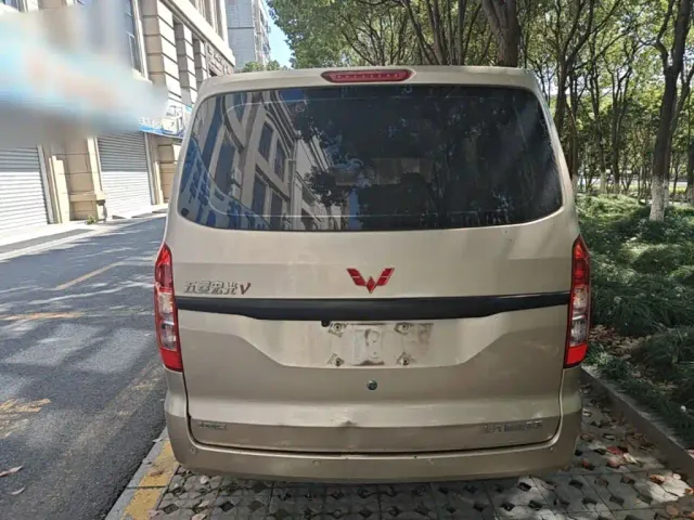 Wuling Hongguang V — Фото автомобиля 5