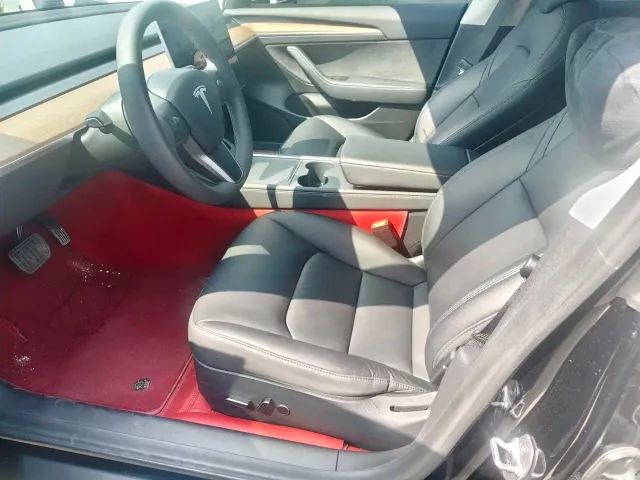 Tesla Model 3 — Фото автомобиля 4