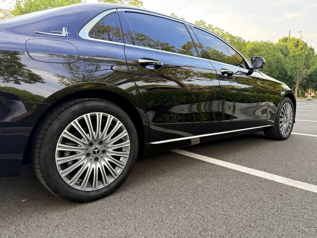 Mercedes-Benz E-Class — Фото автомобиля 6