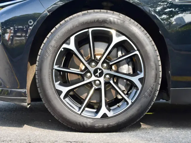 Xpeng P7 — Фото автомобиля 7