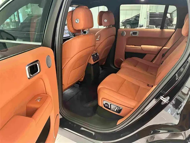 Li Auto L7 — Фото автомобиля 14