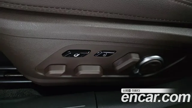 Hyundai Grandeur Grandeur (GN7) 2.5 Бензин 2WD — Фото автомобиля 26