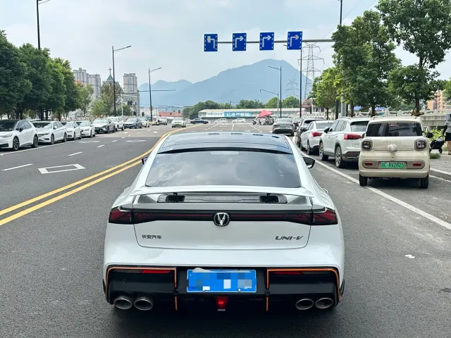 Changan UNI-V — Фото автомобиля 17