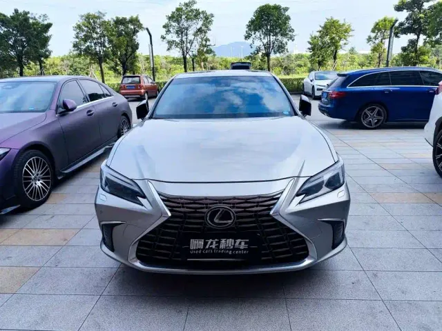Lexus ES — Фото автомобиля 3