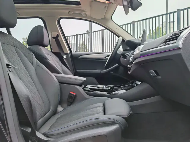 BMW iX3 — Фото автомобиля 15