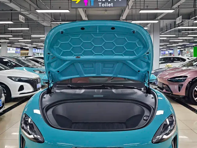 Xiaomi SU7 — Фото автомобиля 14