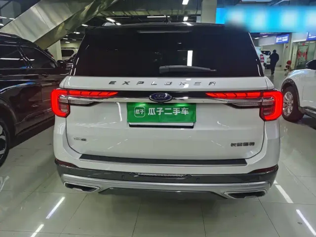 Ford Explorer — Фото автомобиля 8
