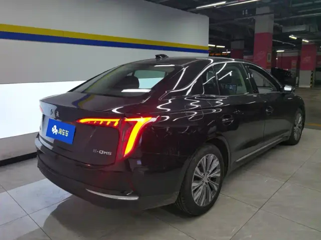 Hongqi E-QM5 — Фото автомобиля 3