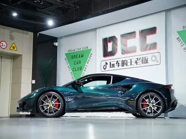 Lotus Emira — Фото автомобиля 8