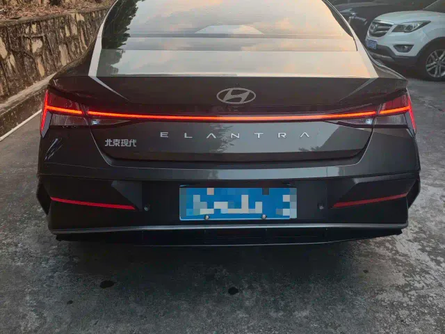 Hyundai Elantra — Фото автомобиля 11