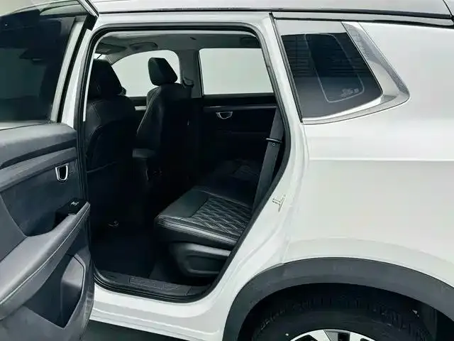 Wuling Asta — Фото автомобиля 8