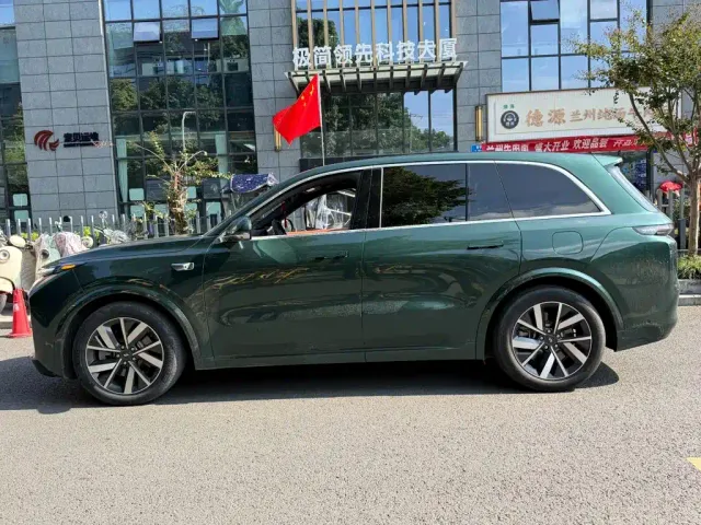 Li Auto L8 — Фото автомобиля 3