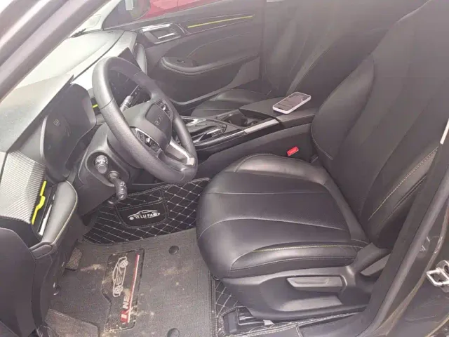 Roewe i5 — Фото автомобиля 14