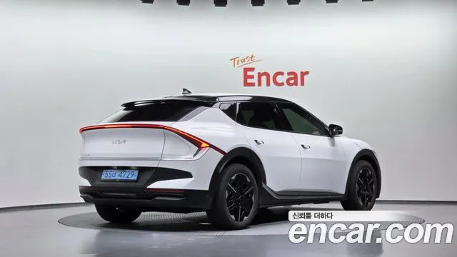 Kia EV6 — Фото автомобиля 2