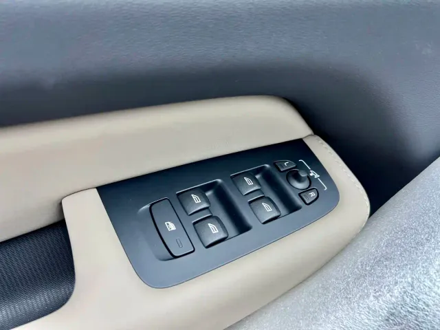 Volvo XC60 — Фото автомобиля 24