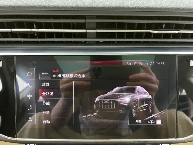 Audi Q8 — Фото автомобиля 23