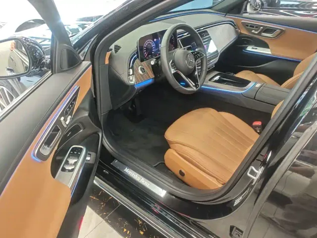 Mercedes-Benz E-Class — Фото автомобиля 15