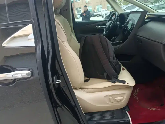 Toyota Alphard — Фото автомобиля 24