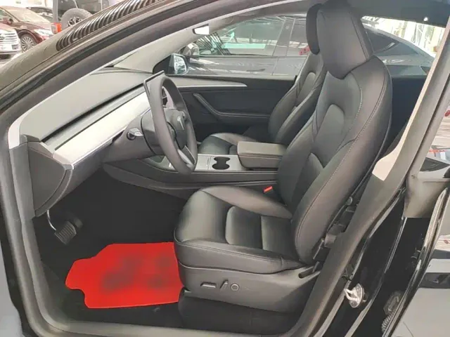 Tesla Model Y — Фото автомобиля 14