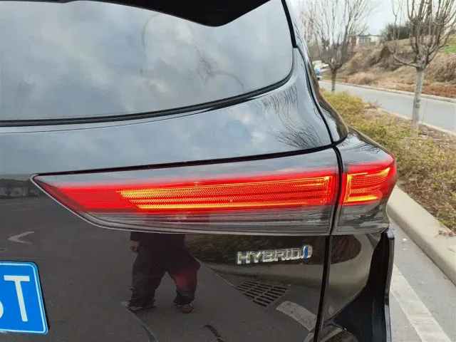 Toyota Highlander — Фото автомобиля 23