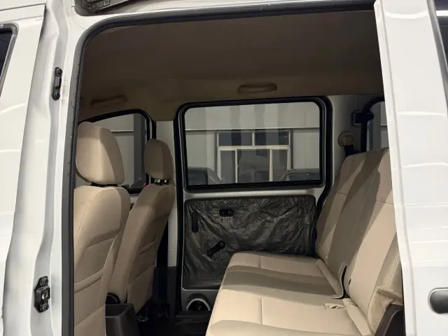 Wuling Hongguang V — Фото автомобиля 8