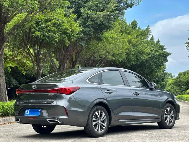 Changan Eado — Фото автомобиля 3