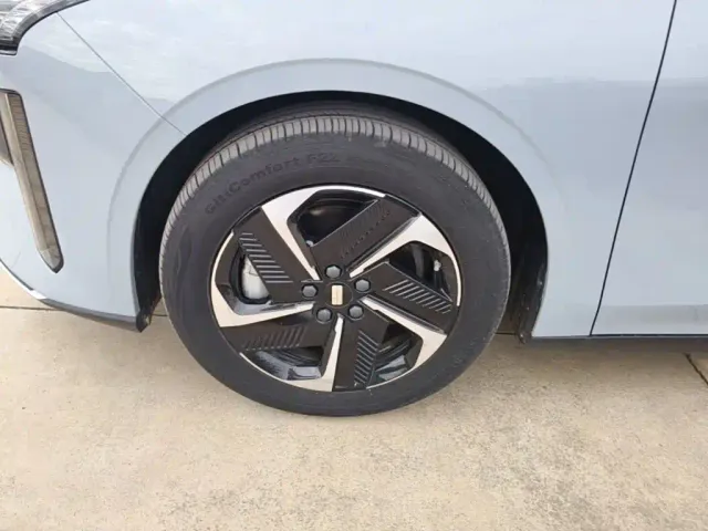 Geely Galaxy L6 — Фото автомобиля 22