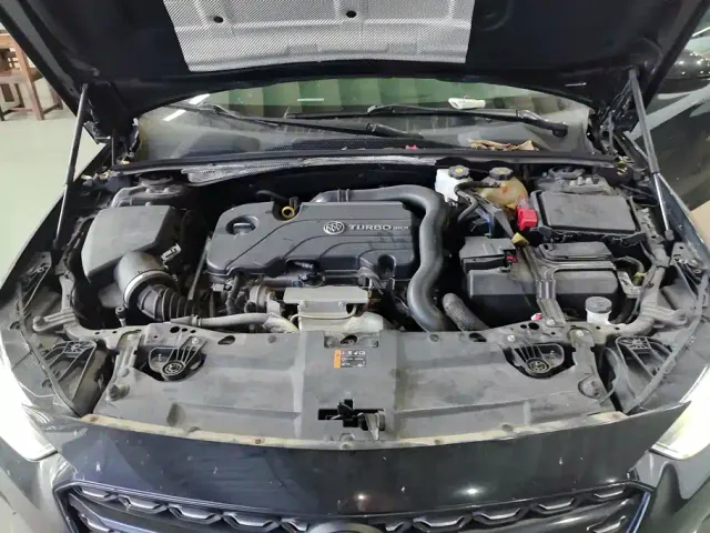 Buick Regal — Фото автомобиля 10