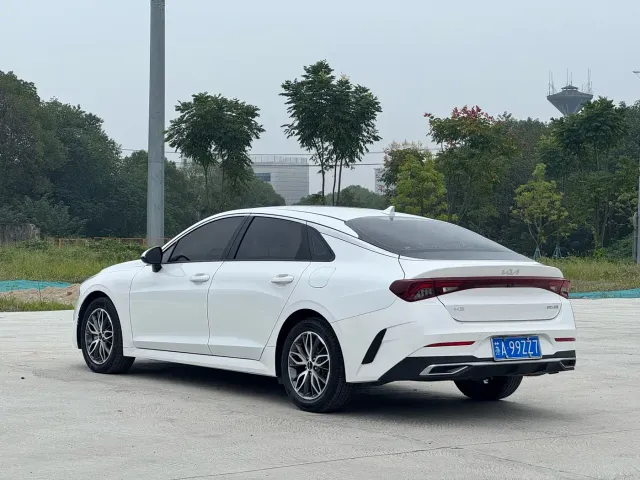 Kia K5 — Фото автомобиля 9