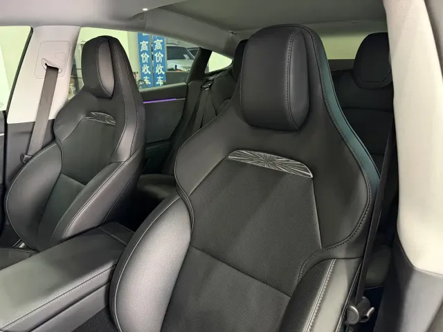 Tesla Model 3 — Фото автомобиля 9