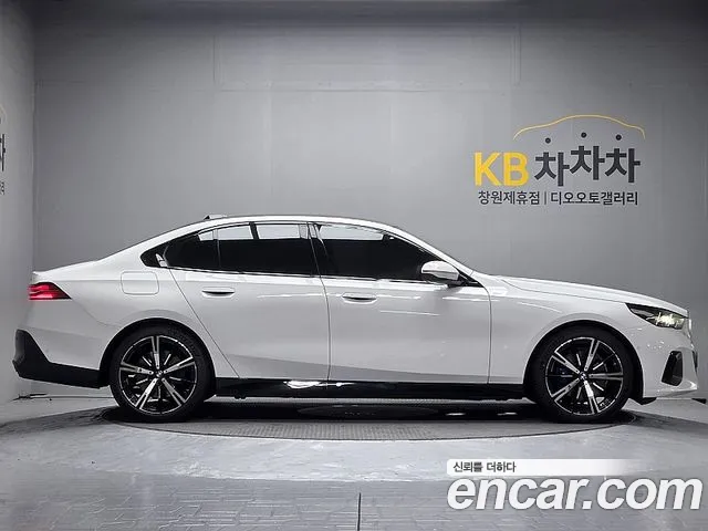 BMW 5-Series 5 серия (G60) 530i xDrive M Sport — Фото автомобиля 7