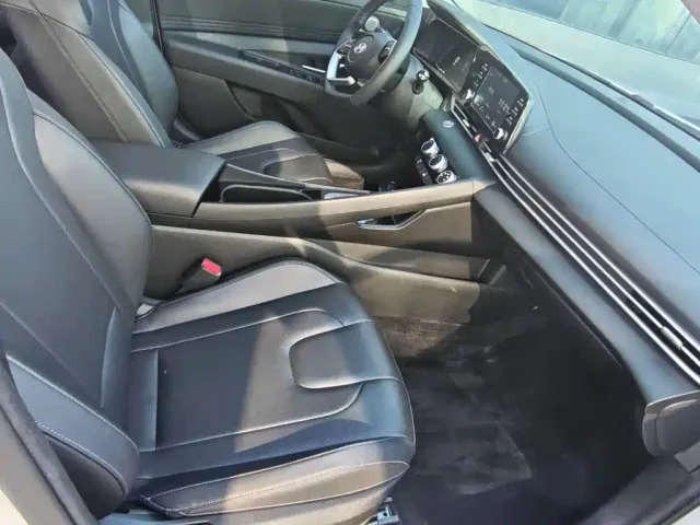 Hyundai Elantra — Фото автомобиля 14
