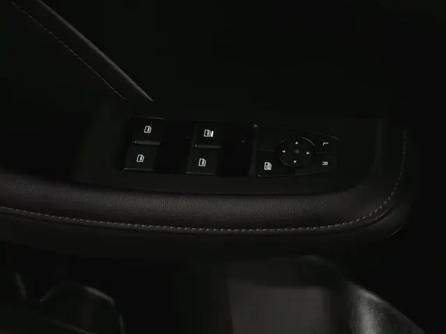 Roewe i5 — Фото автомобиля 9