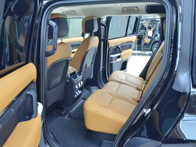 Land Rover Defender — Фото автомобиля 5