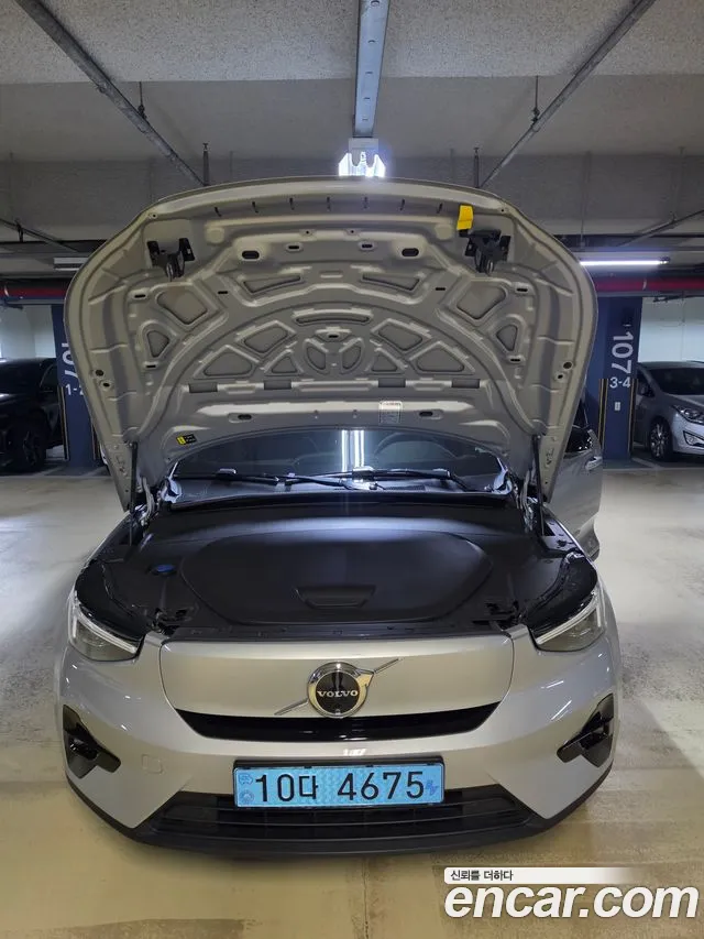 Вольво XC40 — Фото автомобиля 6