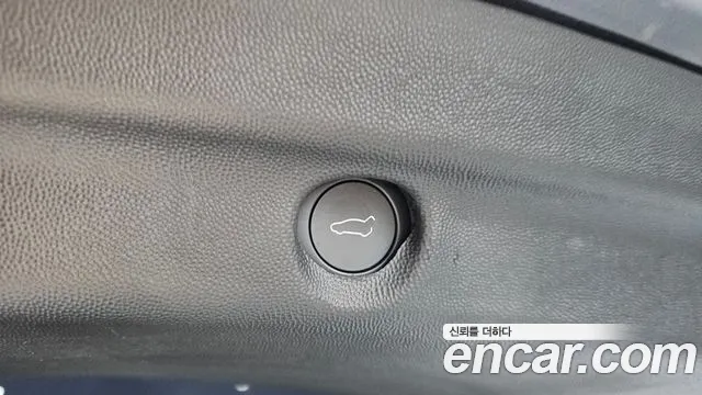 Tesla Model Y — Фото автомобиля 3