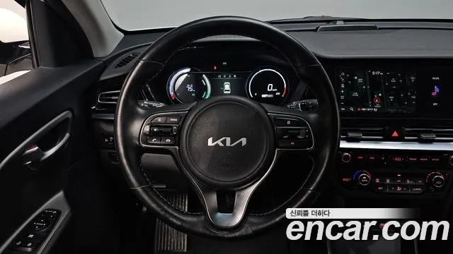 Kia Niro — Фото автомобиля 19