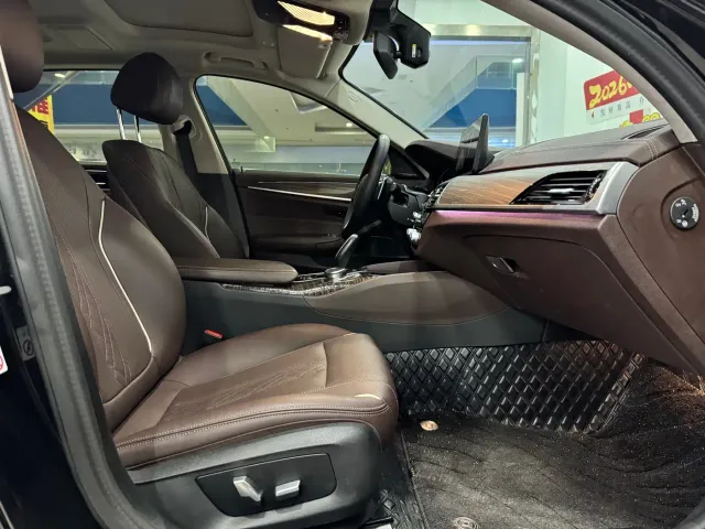 BMW 5 Series — Фото автомобиля 11