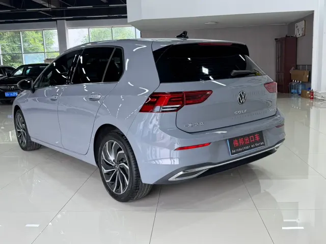 Volkswagen Golf — Фото автомобиля 4